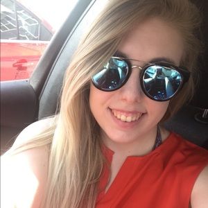 Meet your Posher, Carson